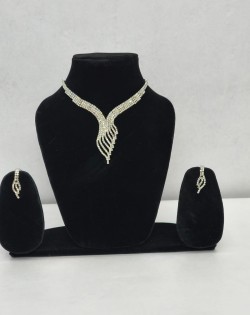 Leaf Design Crystal Necklace & Earrings