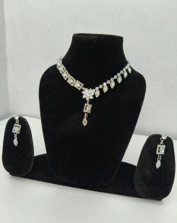 Elegant Floral Leaf Crystal Necklace Set