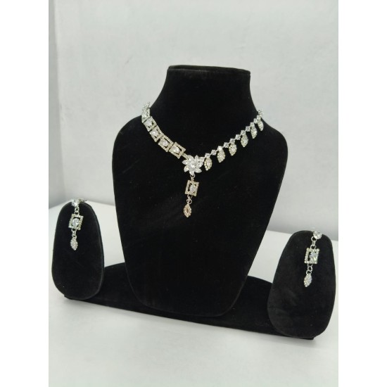 Elegant Floral Leaf Crystal Necklace Set