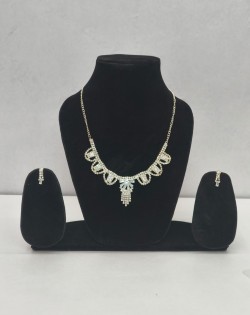 Graceful Crystal Leaf Necklace Set