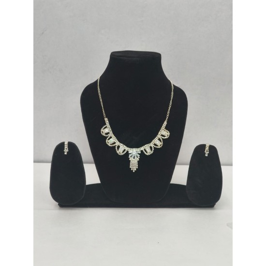 Graceful Crystal Leaf Necklace Set